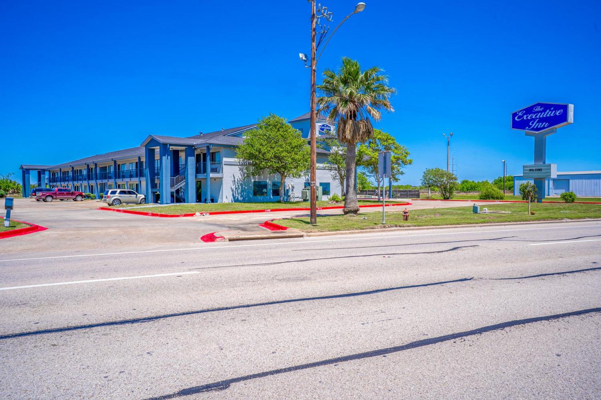 Executive Inn Port Lavaca By Oyo Exterior photo