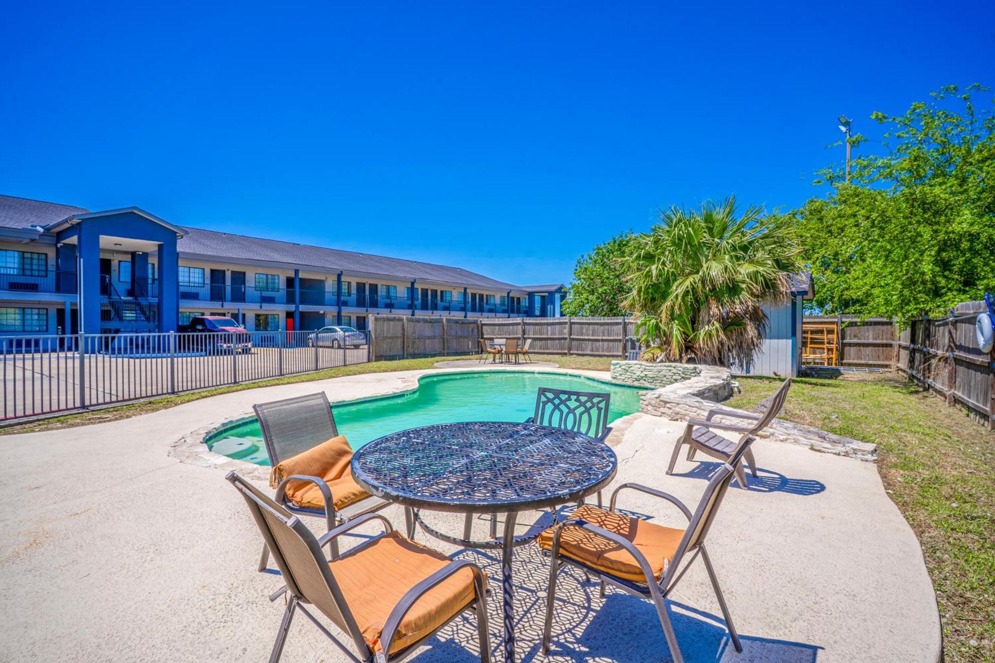 Executive Inn Port Lavaca By Oyo Exterior photo
