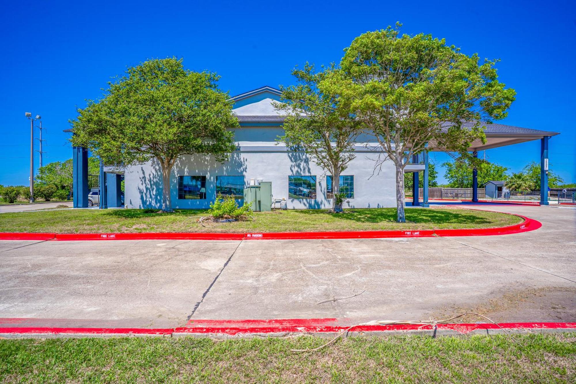 Executive Inn Port Lavaca By Oyo Exterior photo