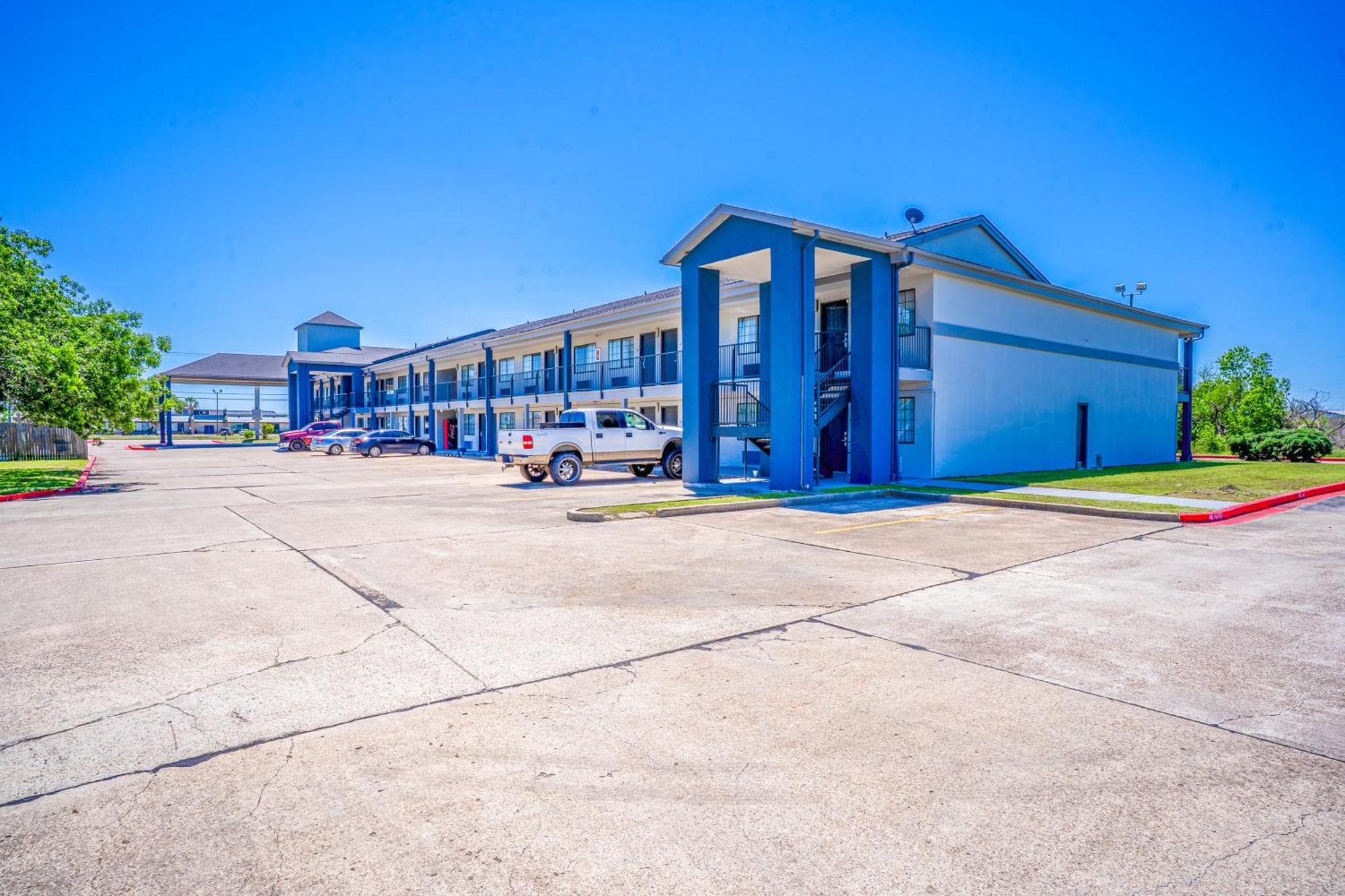 Executive Inn Port Lavaca By Oyo Exterior photo