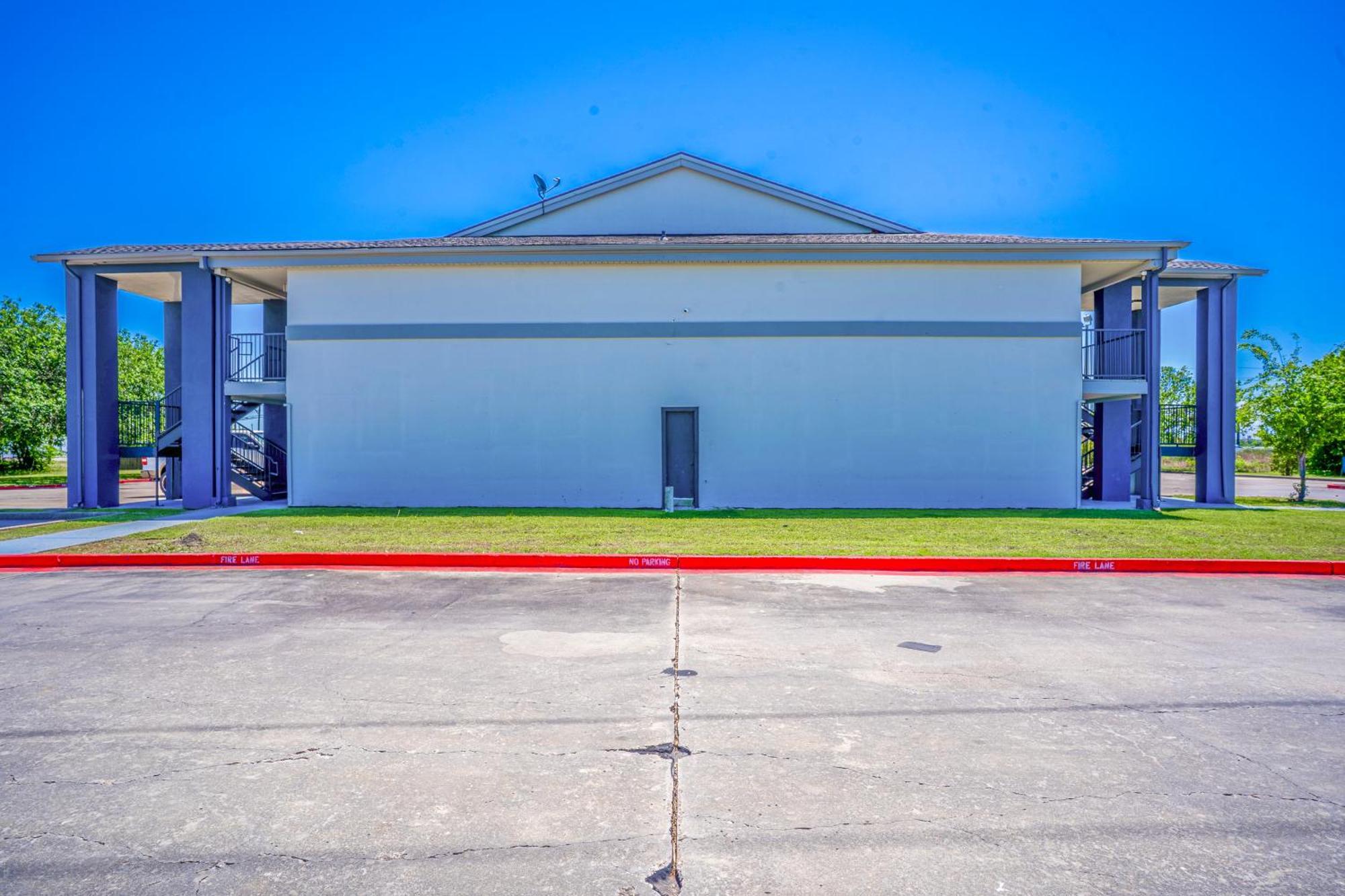 Executive Inn Port Lavaca By Oyo Exterior photo